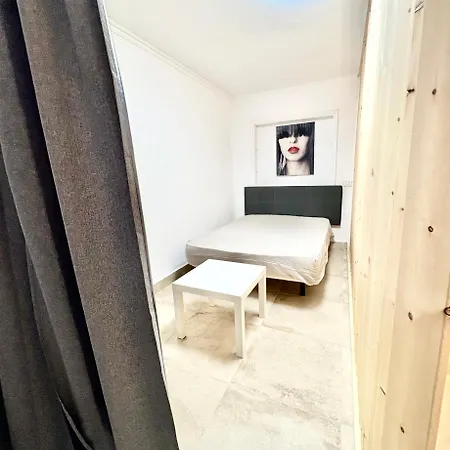 Modern In Cristianos لوس كريستيانوس